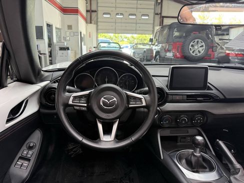 Used 2016 MAZDA MX-5 Miata Club RWD image 17