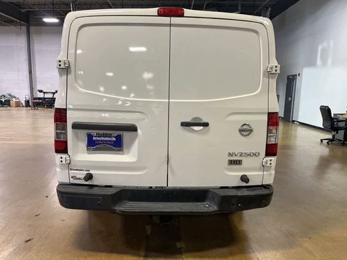 Used 2016 Nissan NV 2500 SV RWD image 7