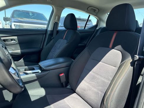 Used 2025 Nissan Sentra SR FWD image 12