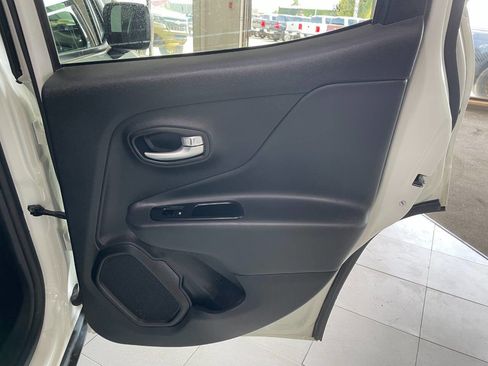 Used 2023 Jeep Renegade Latitude w/ Premium Group image 23