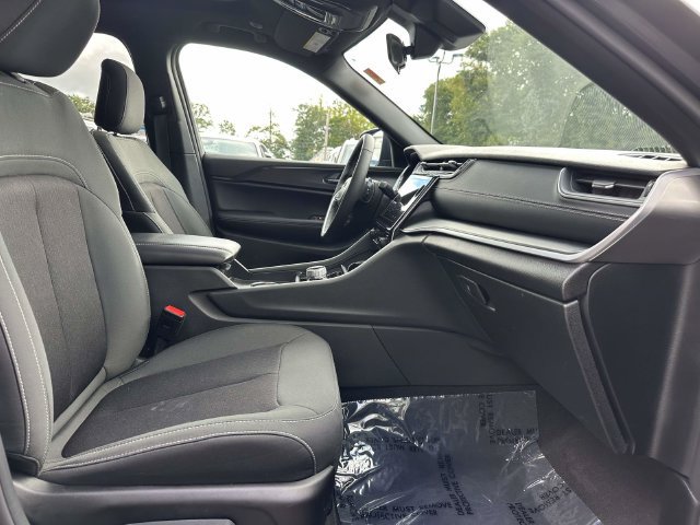 Certified 2025 Jeep Grand Cherokee Laredo X w/ Luxury Tech Group I AWD/4WD image 26