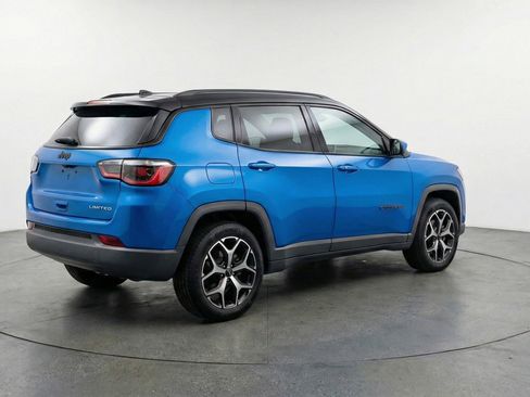 Used 2025 Jeep Compass Limited AWD/4WD image 9