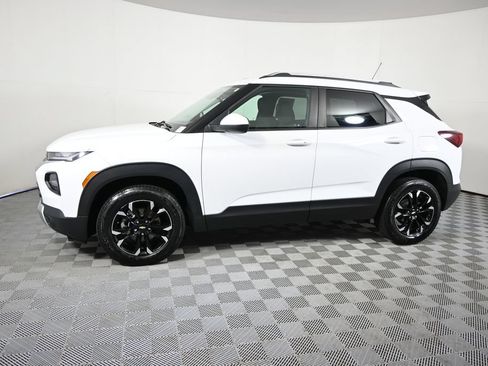 Used 2021 Chevrolet TrailBlazer LT w/ Convenience Package AWD/4WD image 2