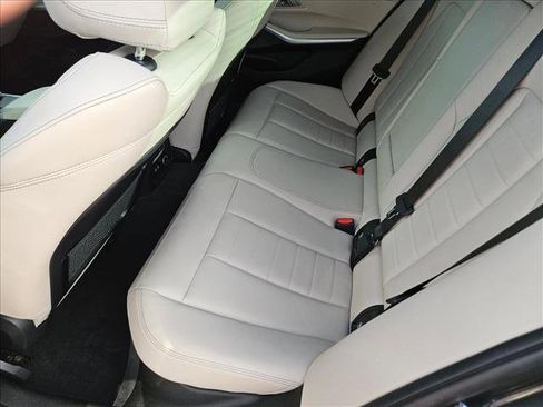 Used 2019 BMW 330i Sedan w/ M Sport Package image 19