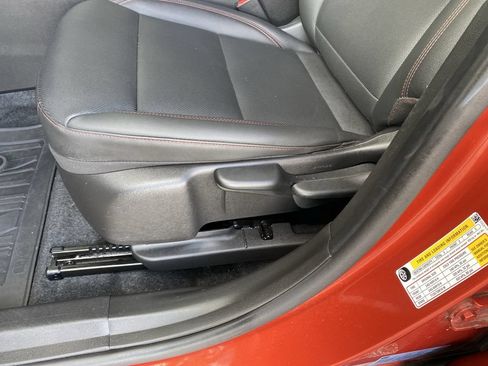 Used 2024 Chevrolet Trax RS w/ Sunroof Package FWD image 12