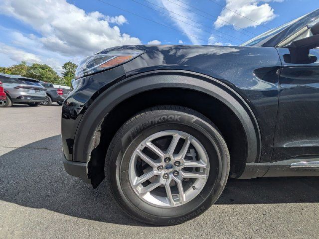 Used 2025 Ford Explorer Active AWD/4WD image 9
