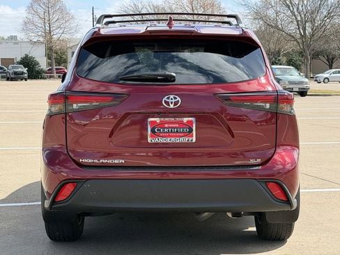 Certified 2025 Toyota Highlander XLE image 5