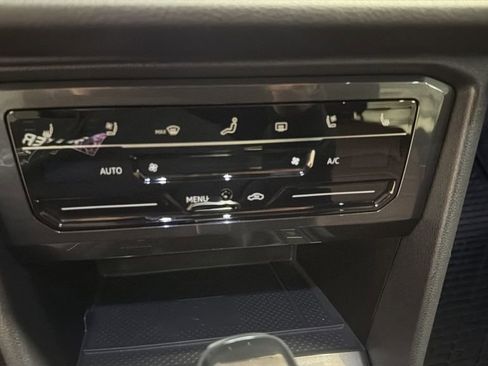 Used 2023 Volkswagen Tiguan SEL R-Line image 23