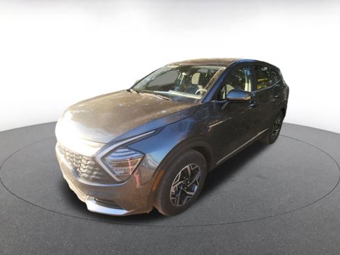 Used 2025 Kia Sportage LX image 4