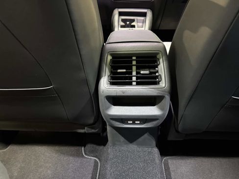 Certified 2025 Volkswagen Tiguan SE R-Line image 17