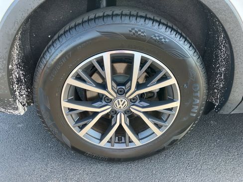 Used 2019 Volkswagen Tiguan SE AWD/4WD image 9