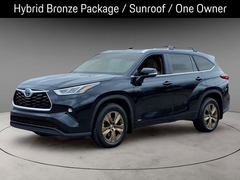 Used 2023 Toyota Highlander Bronze Edition AWD/4WD image 1