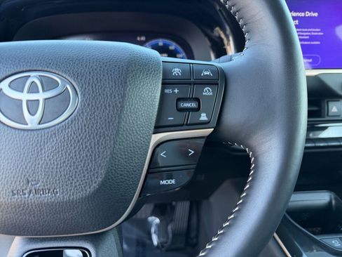 Used 2025 Toyota Crown Signia w/ Advanced Technology Package image 20