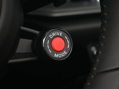 Certified 2025 Porsche 911 Carrera RWD image 23