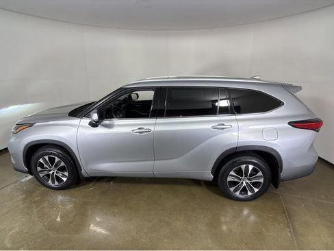Used 2022 Toyota Highlander XLE image 15
