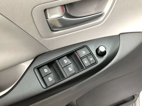 Used 2018 Toyota Sienna LE FWD image 13