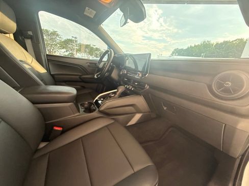 Used 2025 Chevrolet Colorado Trail Boss AWD/4WD image 30