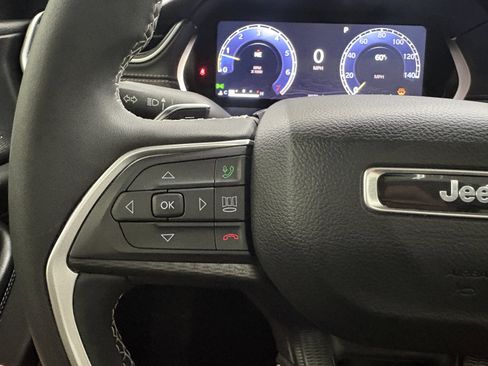 Used 2025 Jeep Grand Cherokee L Laredo AWD/4WD image 32