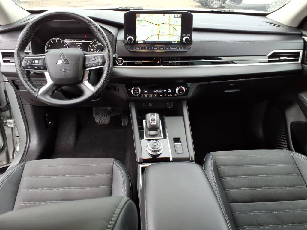 Used 2023 Mitsubishi Outlander SE AWD/4WD image 12
