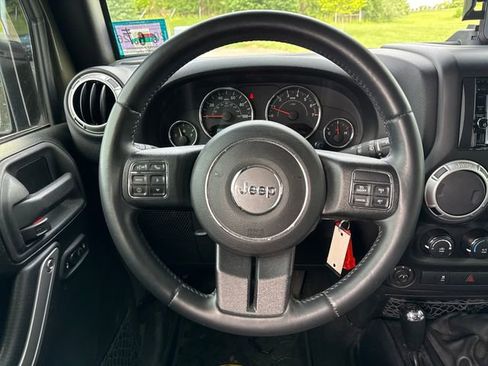 Used 2015 Jeep Wrangler Unlimited Rubicon w/ Connectivity Group AWD/4WD image 20