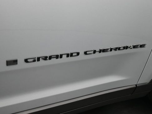 New 2025 Jeep Grand Cherokee Laredo image 27