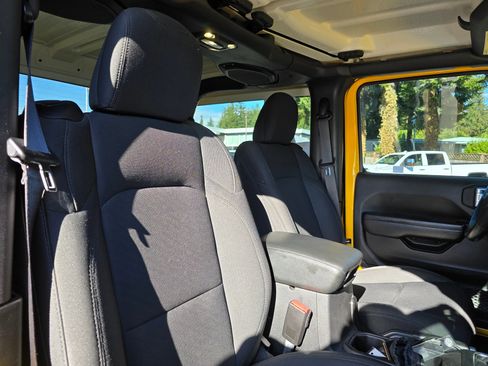 Used 2021 Jeep Wrangler Sport S image 10