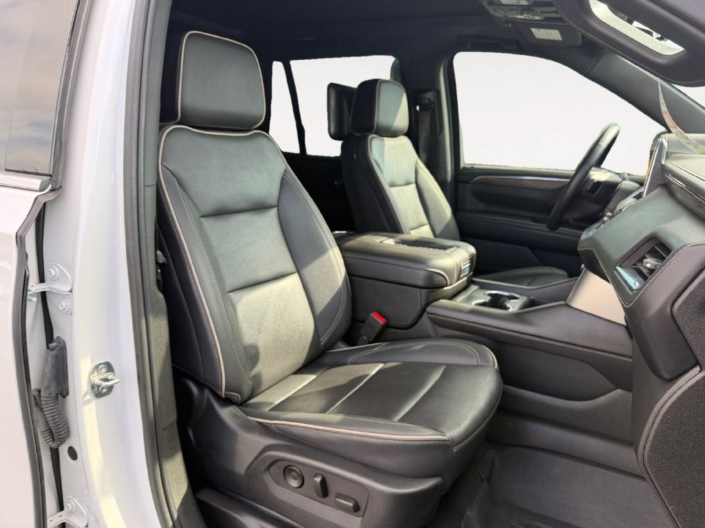 Used 2023 Chevrolet Tahoe Premier w/ Premium Package AWD/4WD image 25