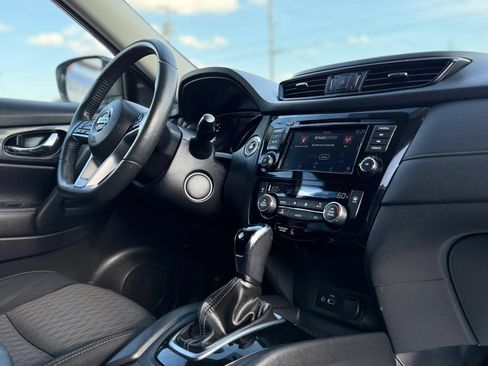 Used 2018 Nissan Rogue SV AWD/4WD image 44