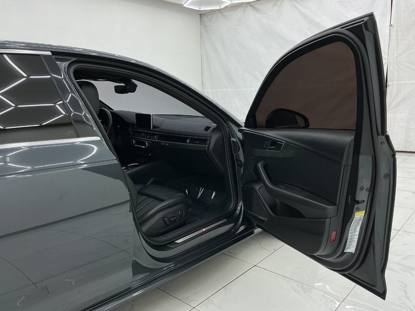 Used 2018 Audi A4 2.0T Premium Plus w/ Premium Plus Package AWD/4WD image 17