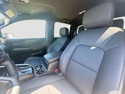 Used 2025 Chevrolet Colorado Trail Boss image 19
