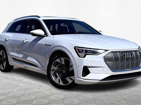 Used 2022 Audi e-tron Premium Plus w/ Premium Plus Package image 11