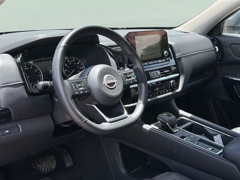 Used 2025 Nissan Pathfinder SV w/ SV Premium Package FWD image 13