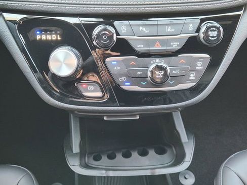 New 2026 Chrysler Pacifica Select image 14