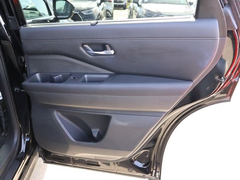 Used 2025 Nissan Pathfinder SL image 13