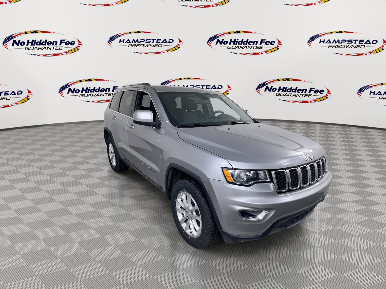 Used 2021 Jeep Grand Cherokee Laredo w/ Security & Convenience Group AWD/4WD image 3