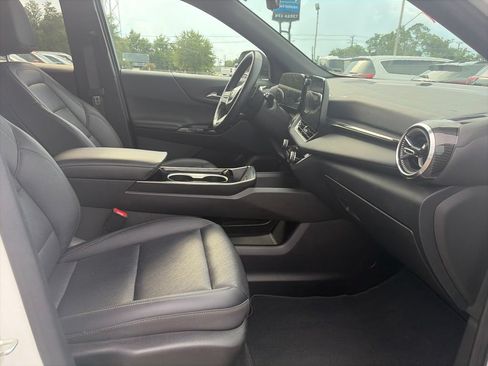 Used 2025 Chevrolet Equinox LT w/ Convenience Package II FWD image 12