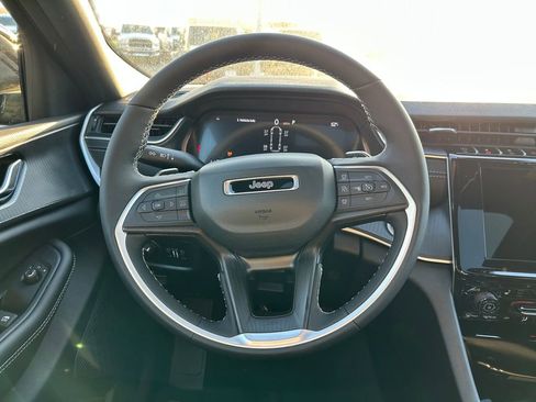 New 2025 Jeep Grand Cherokee L Altitude image 10