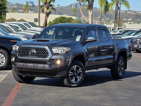 Used 2019 Toyota Tacoma TRD Sport image 2