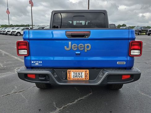Used 2023 Jeep Gladiator Overland AWD/4WD image 9