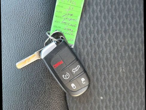 Used 2023 Jeep Compass Latitude AWD/4WD image 23