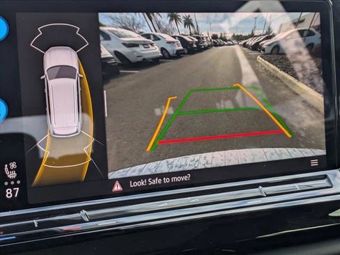 Used 2024 Volkswagen Atlas SE image 12