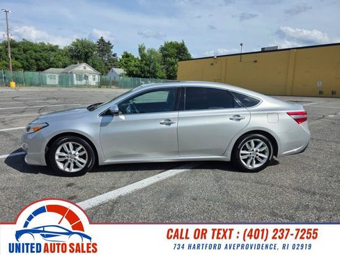 Used 2013 Toyota Avalon XLE Premium FWD image 2