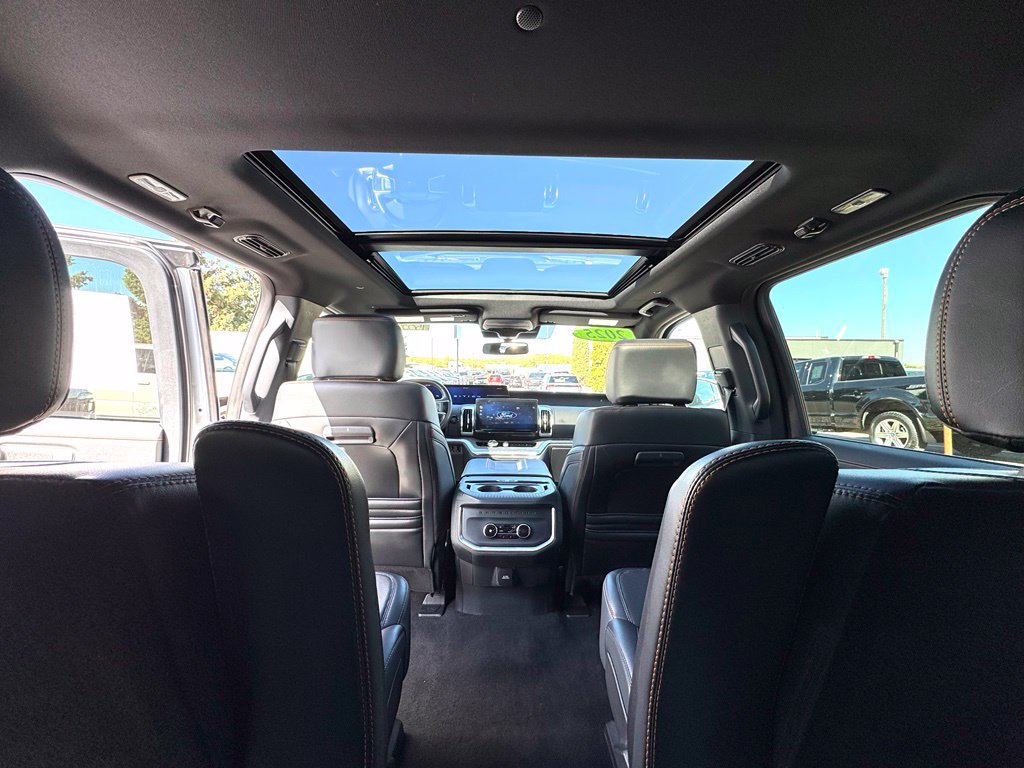 Used 2025 Ford Expedition Tremor AWD/4WD image 32