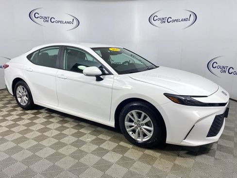 Certified 2025 Toyota Camry LE AWD/4WD image 1