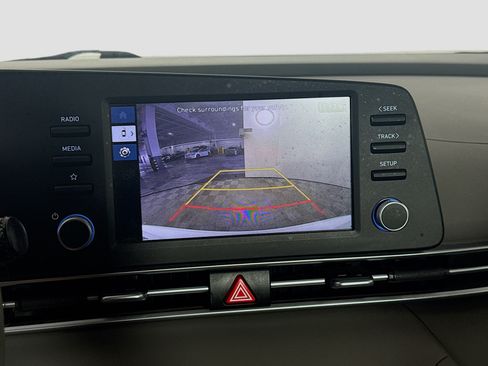 Used 2024 Hyundai Elantra SE FWD image 19
