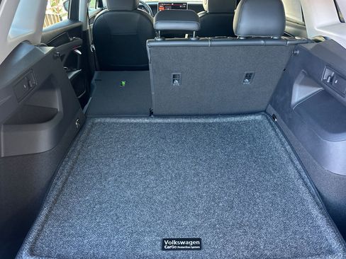 New 2025 Volkswagen Tiguan SE image 13