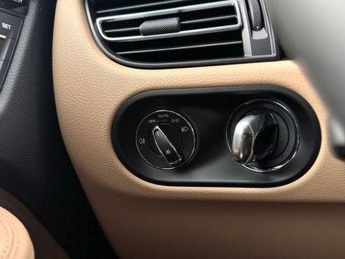 New 2026 Porsche Macan image 17