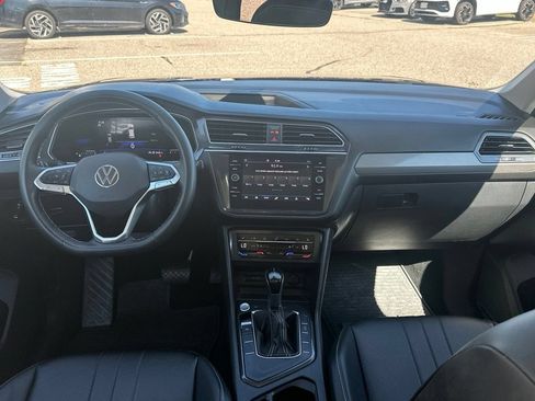 Used 2023 Volkswagen Tiguan SE w/ Panoramic Sunroof Package FWD image 16