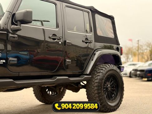 Used 2017 Jeep Wrangler Unlimited Sahara w/ Connectivity Group AWD/4WD image 3
