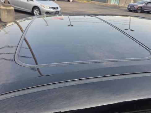 Used 2016 Toyota Camry SE w/ Moonroof Package FWD image 11